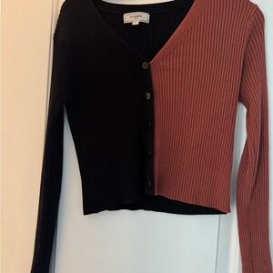 Two-Tone V-Neck Sweater - Black and Pink